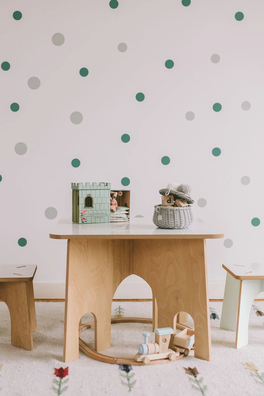 Bord och pall till barnrummet, Roundabout - Image 4