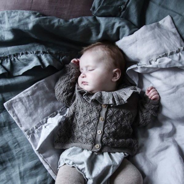 Ng Baby Påslakan av linne med VOLANG, Ljusgrå