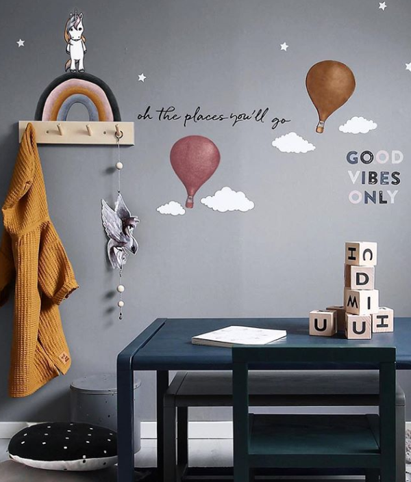 Mörkguldiga Luftballonger väggklistermärken, Stickstay