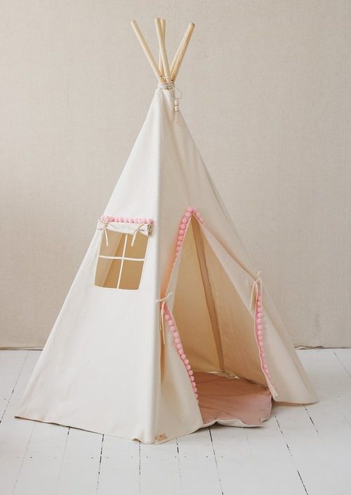 Moi Mili, beige tipitält med rosa pompom