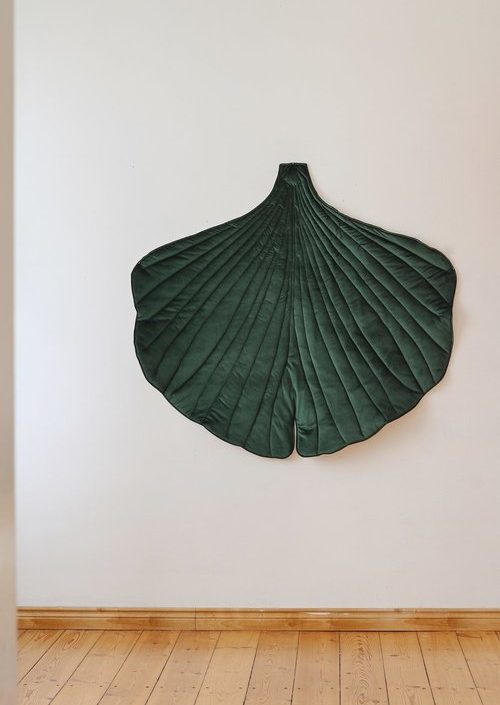 Moi Mili, lekmatta i sammet ginkgo, green