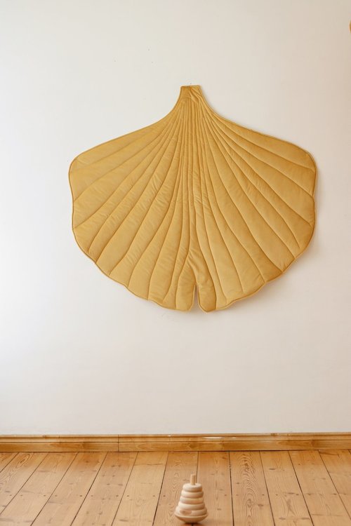 Moi Mili, lekmatta i sammet ginkgo, honey - Image 3