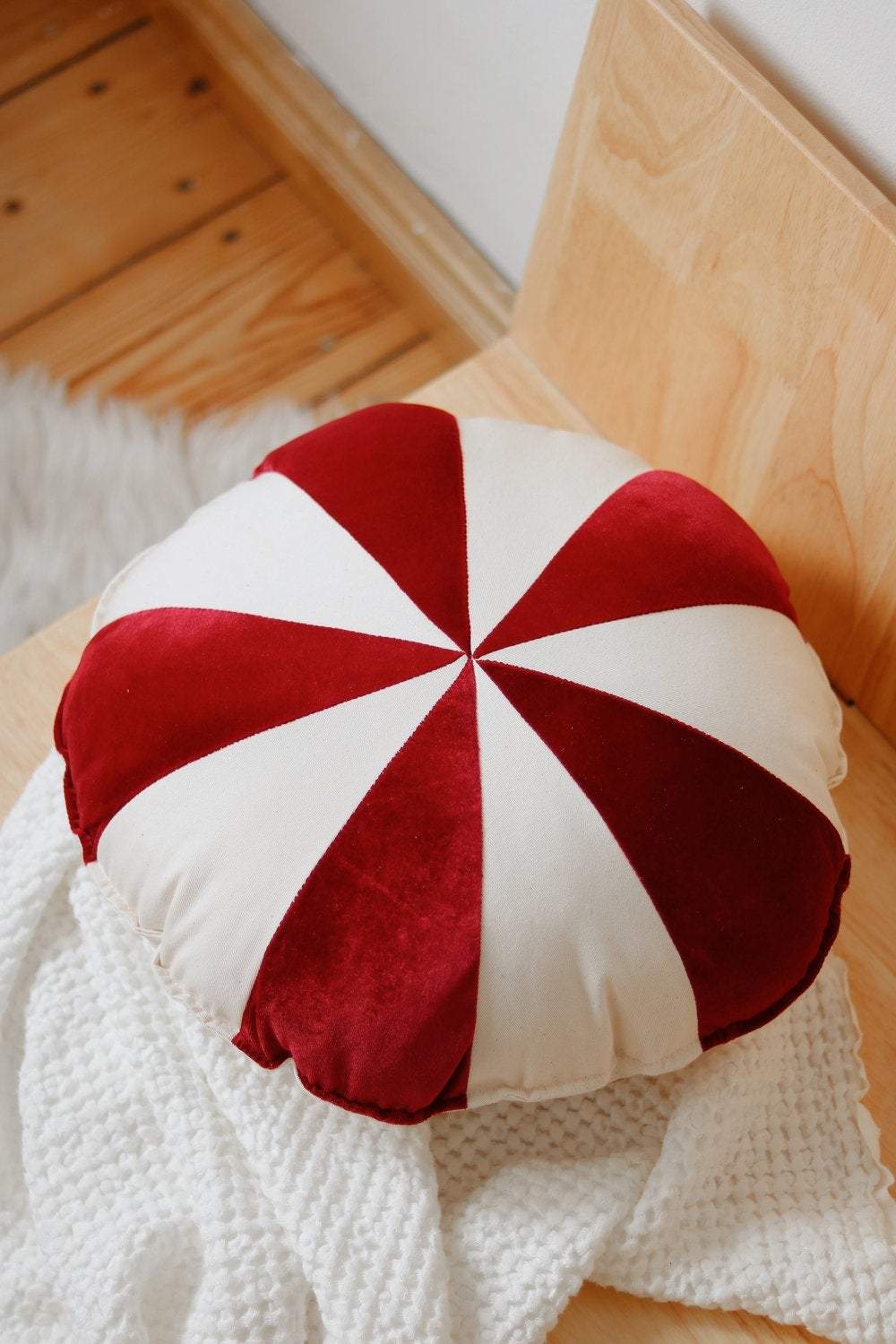 Moi Mili, rund kudde, Circus candy red
