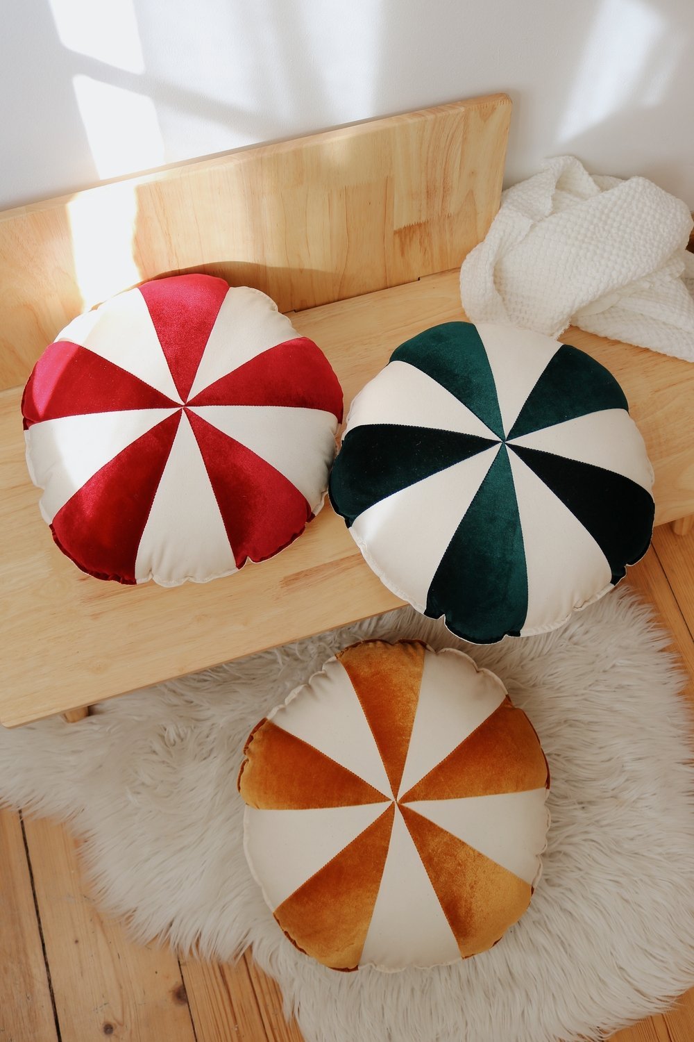 Moi Mili, rund kudde, Circus candy red - Image 6