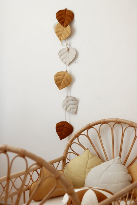 Moi Mili, vimpel i linne löv, Ochre - Image 3