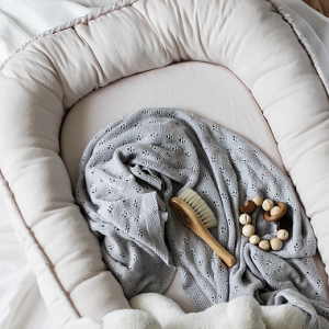 Cotton & Sweets, ljusgrå klassisk babynest i 100 % linne
