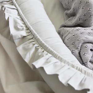 Cotton & Sweets, ljusgrå babynest i satin
