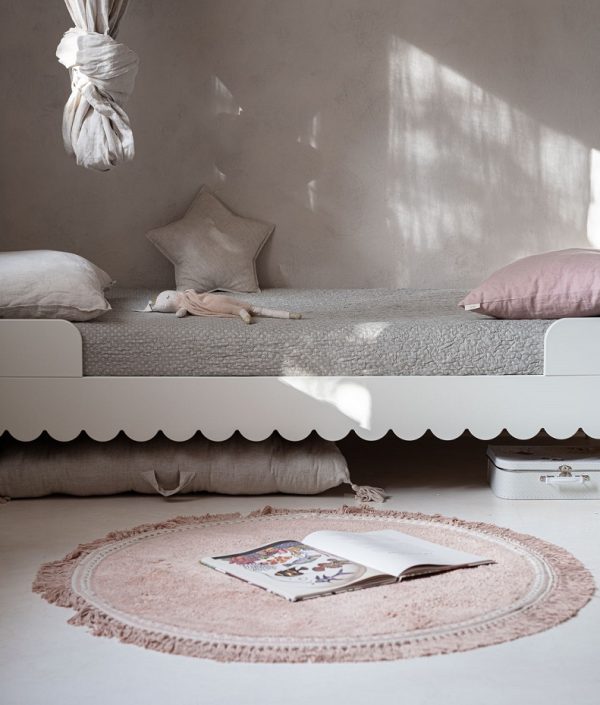 Babylove barnsäng, vit träsäng med volanger 90x200 cm