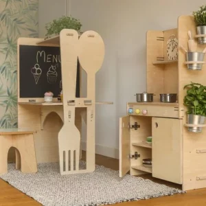 Minikök med leksakskök och köksö