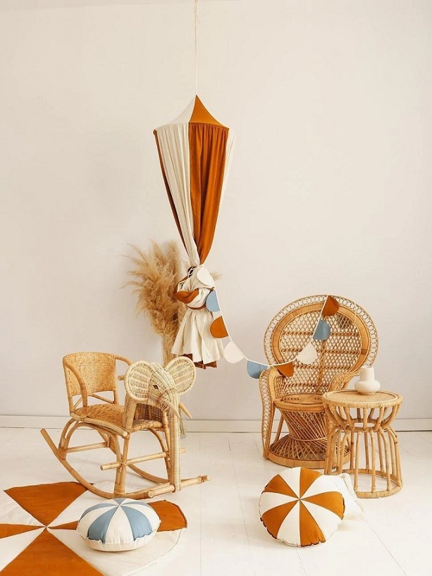 Moi Mili, Sänghimmel - Cirkus - Image 7