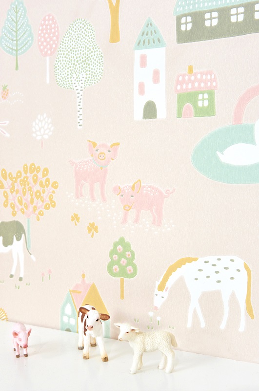 Majvillan, tapet till barnrummet My farm, soft pink