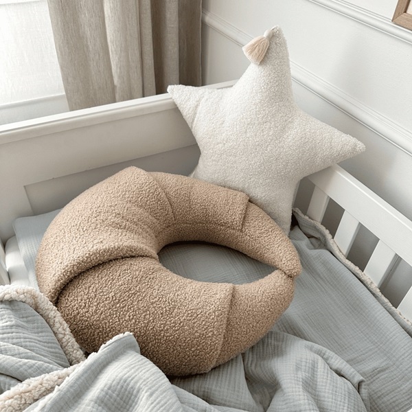 Cotton & Sweets, amningskudde boucle Croissant, chocolate