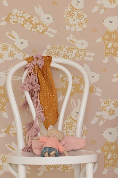 Majvillan, tapet till barnrummet Garden party, dusty blush pink - Image 3