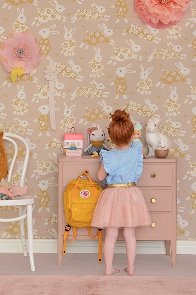 Majvillan, tapet till barnrummet Garden party, dusty blush pink - Image 2