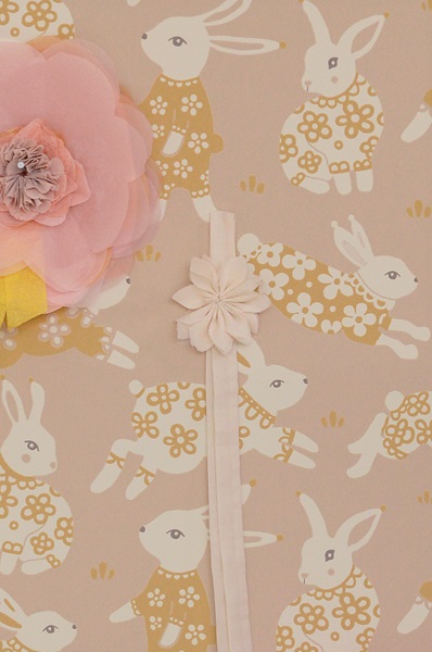 Majvillan, tapet till barnrummet Garden party, dusty blush pink - Image 6