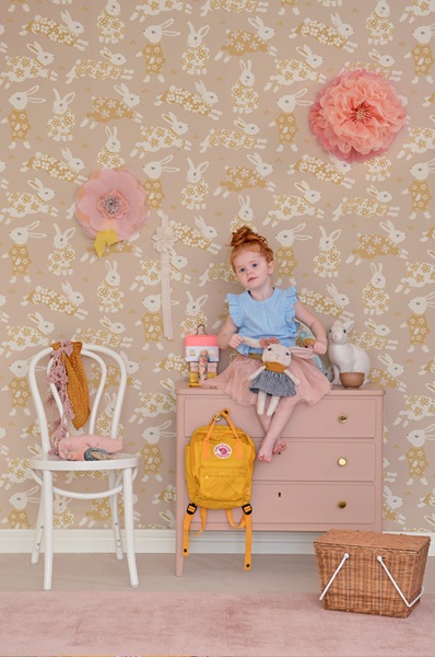Majvillan, tapet till barnrummet Garden party, dusty blush pink