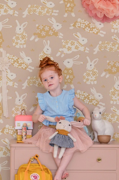 Majvillan, tapet till barnrummet Garden party, dusty blush pink - Image 5