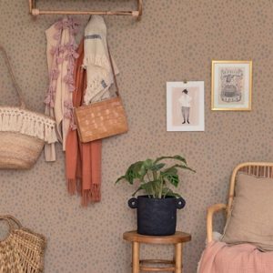 Majvillan, tapet till barnrummet Animal dots, soft brown