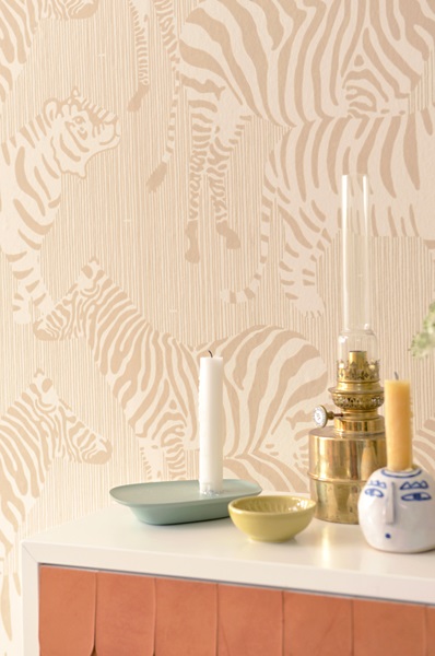 Majvillan, tapet till barnrummet Safari stripes, dusty beige - Image 3