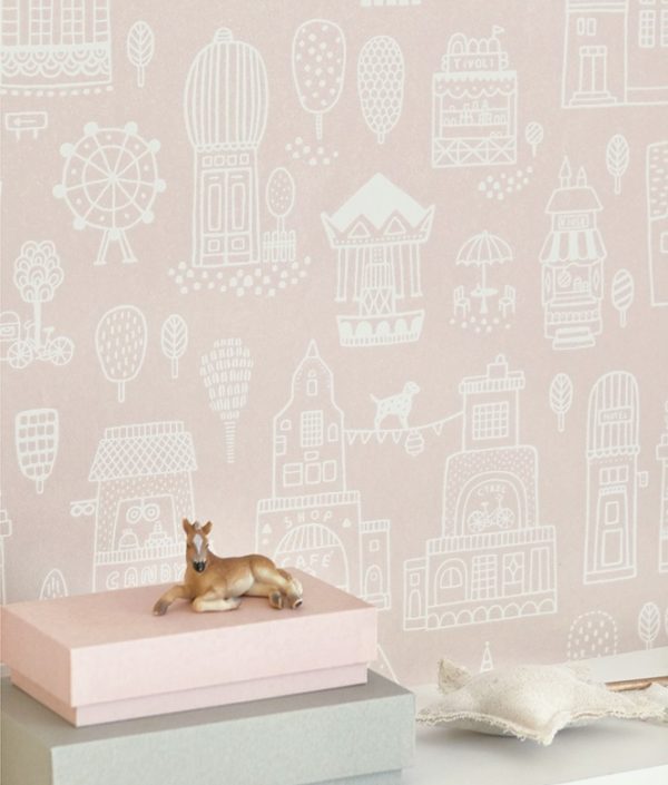 Majvillan, tapet till barnrummet Small town, dusty pink