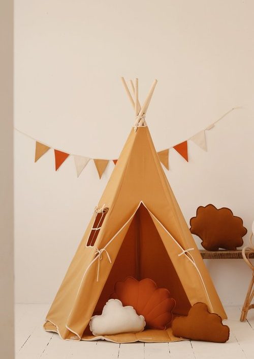 Moi Mili, tipitält ochre