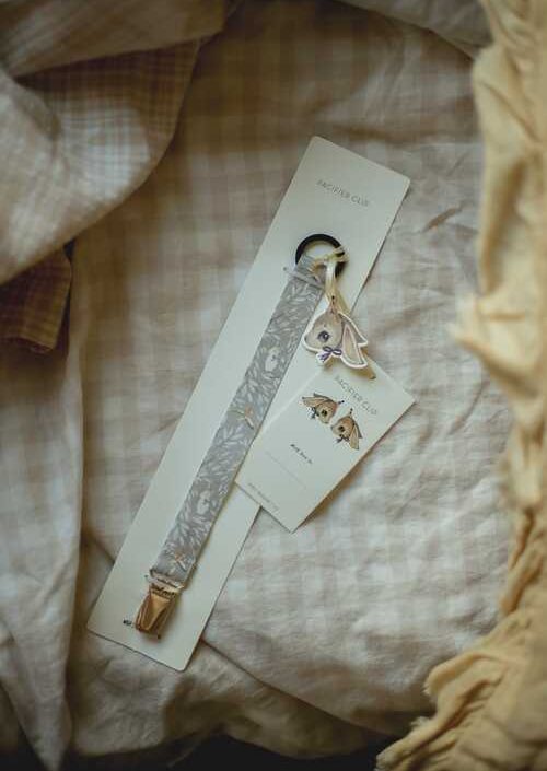 Mrs Mighetto, napphållare Misty Leaf Grey