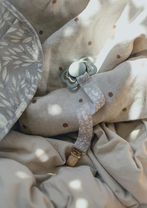 Mrs Mighetto, napphållare Misty Leaf Grey