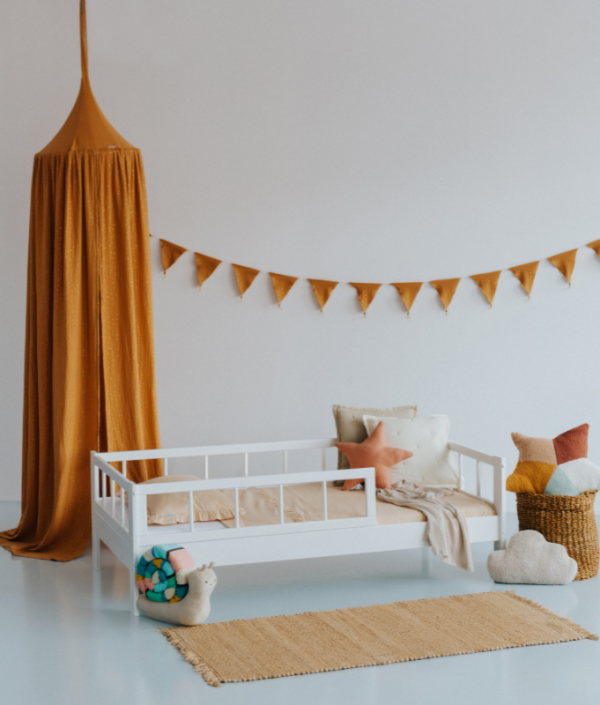 Juniorsäng Minnie, vit