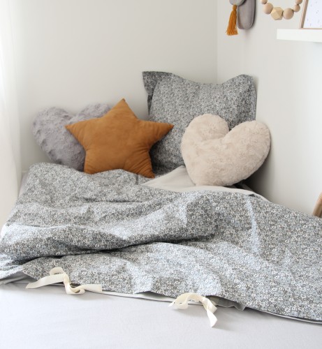 Kudde, lyxigt grå plyschhjärta, Fayne - Bild 3