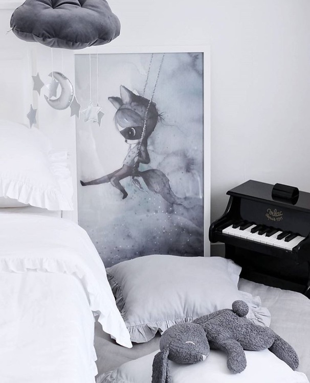 Grå Kudde Glamour Simple med volang grey, Cotton & Sweets - Bild 2