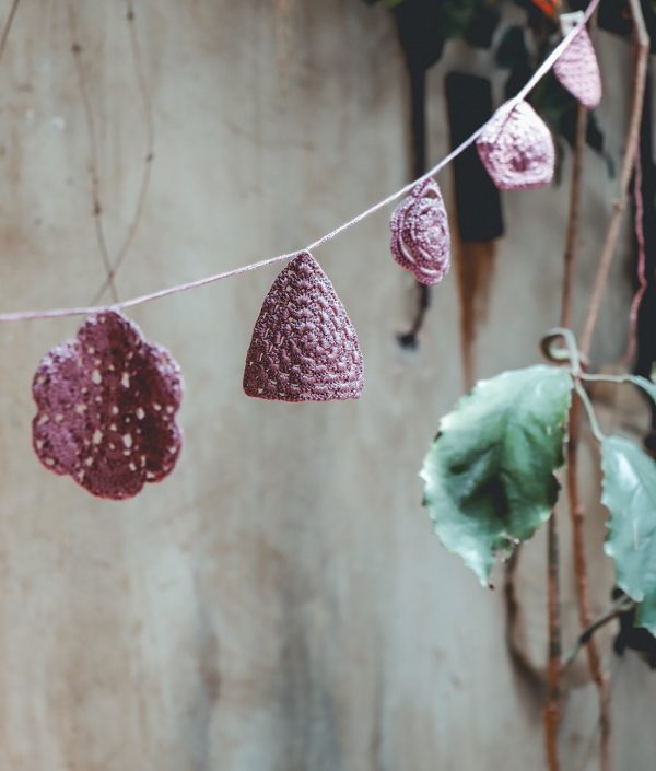 Numero 74, virkad vimpel till barnrummet, Baobab Rose