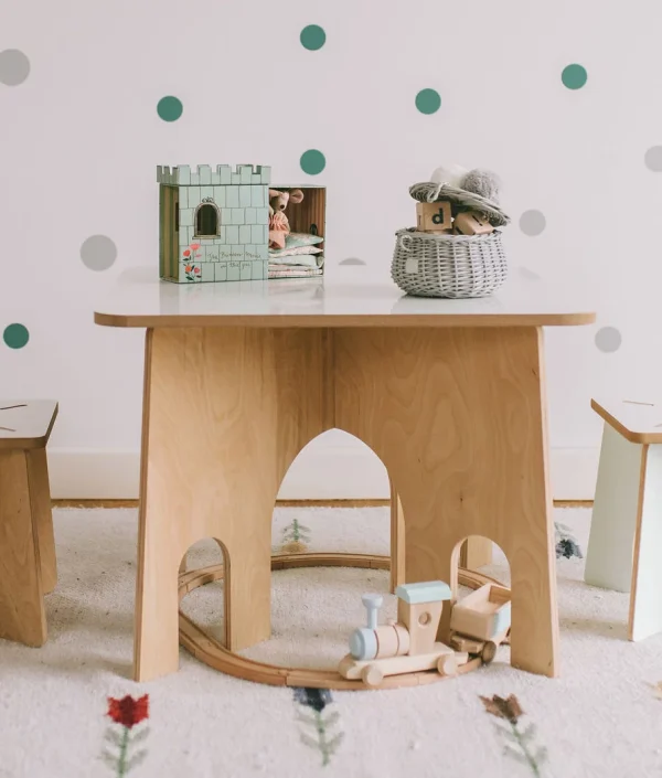 Bord och pall till barnrummet, Roundabout