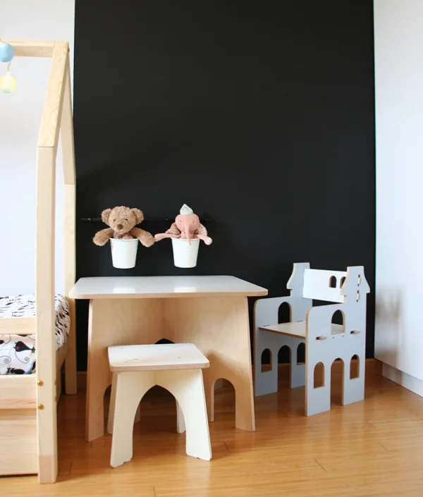 Bord och stol till barnrummet, Roundabout