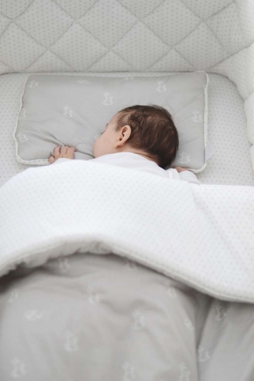 Barnsängkläder inkl Täcke & Kudde, 70x100 Bäddset grey rabbits-white dots