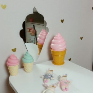 Spegel glasstrut till barnrummet