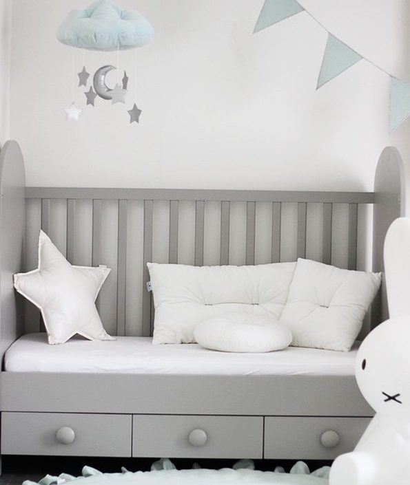 Mint sängmobil moln med silverstjärnor, Cotton & Sweets