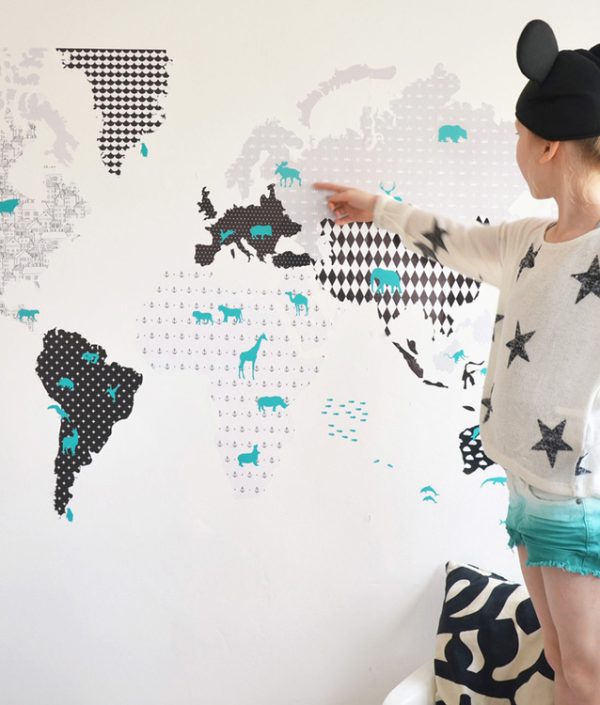 Dekornik, Väggklistermärke världskarta svart