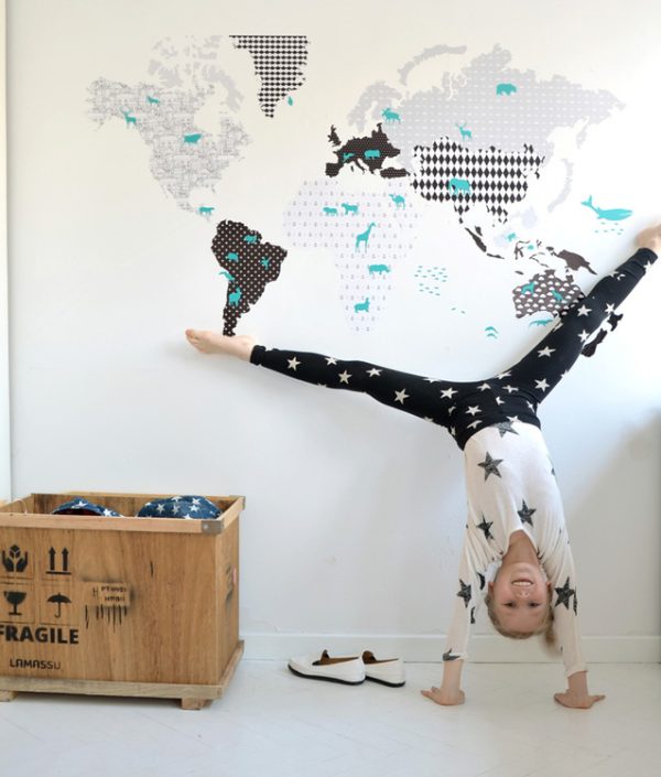 Dekornik, Väggklistermärke världskarta svart