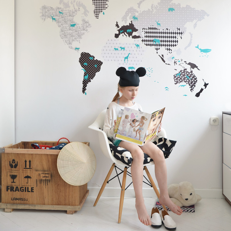 Dekornik, Väggklistermärke världskarta svart - Bild 4