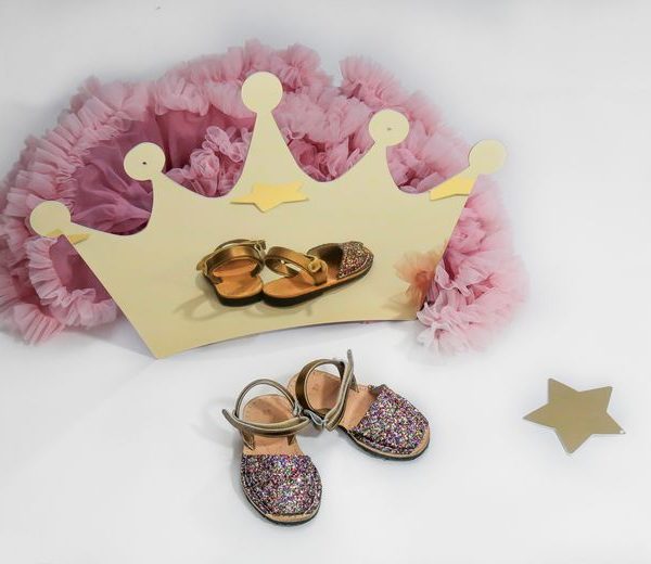 Spegel stor guld prinsesskrona till barnrummet