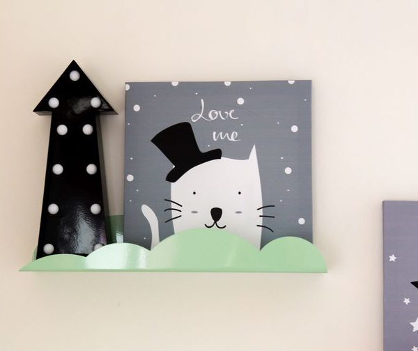 Molnhylla/bokhylla i metall till barnrummet, mint