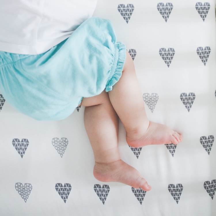 Dra-på-lakan spjälsäng, hjärta, Pink No More - Bild 2