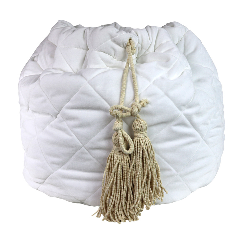 Vit förvaringskorg i sammet