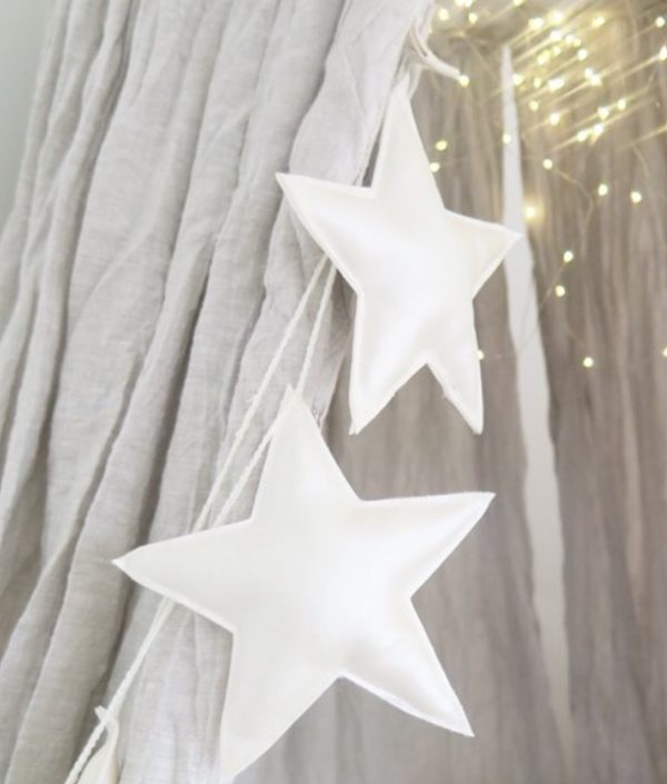 JaBaDaBaDo ljusgrå sänghimmel med ljusslinga