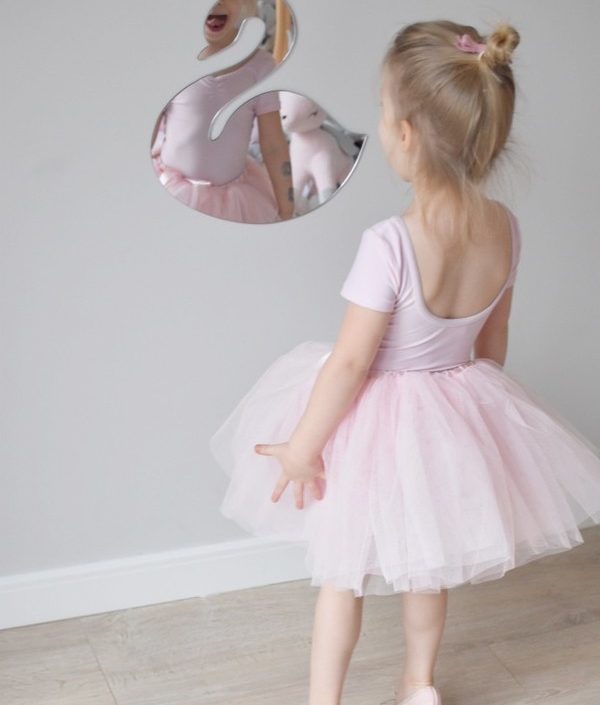 Spegel svan till barnrummet