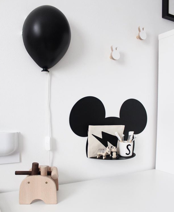 Bokhylla / Hylla i metall till barnrummet Musse