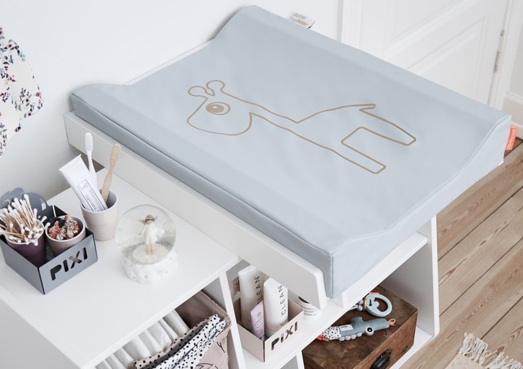 Skötbädd ,Done By Deer Raffi, gold/grå