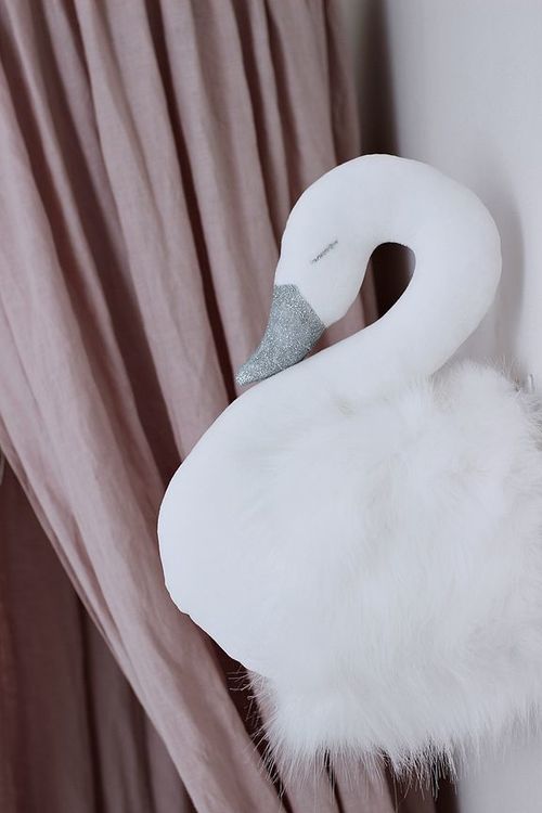 Väggdekoration vit svan med vit dun, Cotton & Sweets