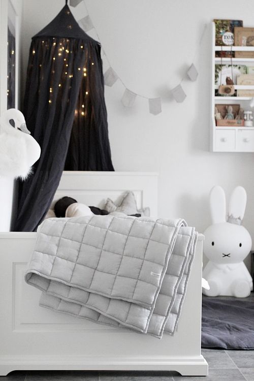 Grafit sänghimmel av linne till barnrummet med ljusslinga, Cotton&Sweets - Bild 3