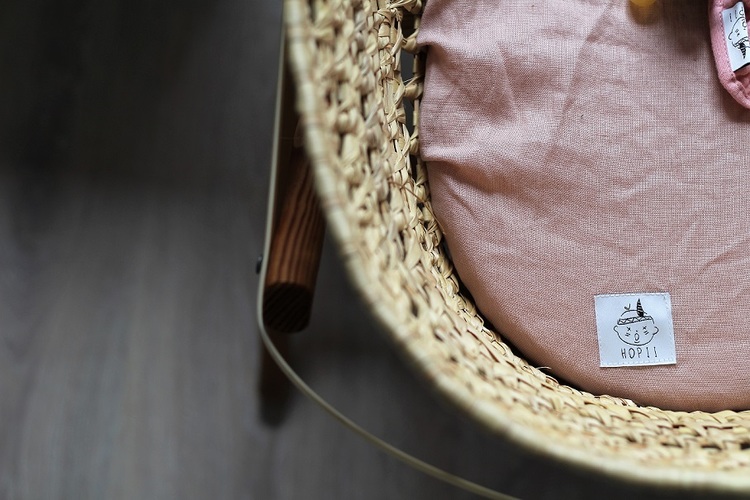 Dra-på-lakan vagn/vagga av linne, rosa